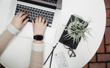 10 Ways to Make Extra Money as a Graphic Designer
