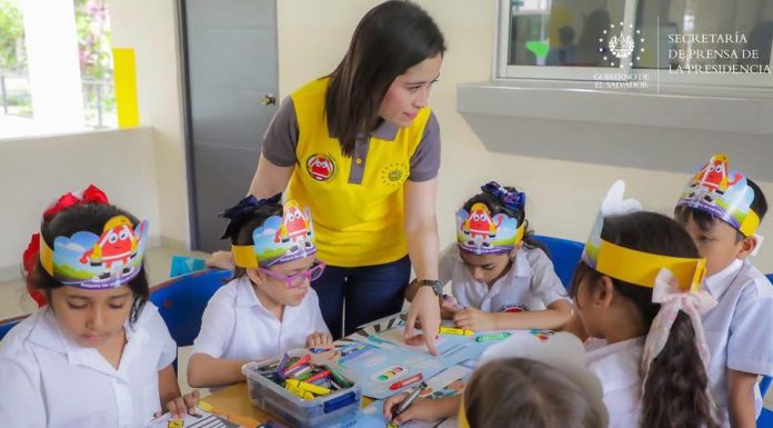 Presidente Nayib Bukele dio inicio a una serie de actividades educativas dirigidas a niñas y niños