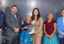 GOBIERNO ENTREGA ESCRITURAS DE PROPIEDAD A FAMILIAS OLVIDADAS EN CIUDAD ARCE LA LIBERTAD.