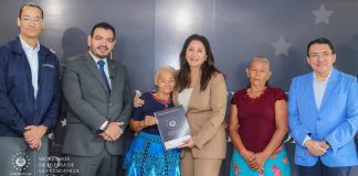 GOBIERNO ENTREGA ESCRITURAS DE PROPIEDAD A FAMILIAS OLVIDADAS EN CIUDAD ARCE LA LIBERTAD.