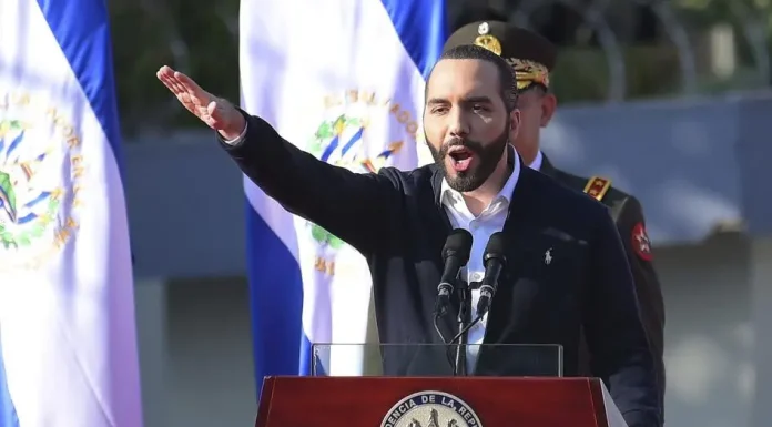 Gobierno salvadoreño lanza programa dos escuelas por día.