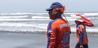 Continua alerta en playas salvadoreñas por mareas altas