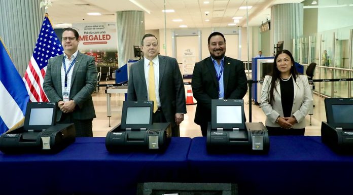 EE.UU dona equipos de detección de explosivos a El Salvador