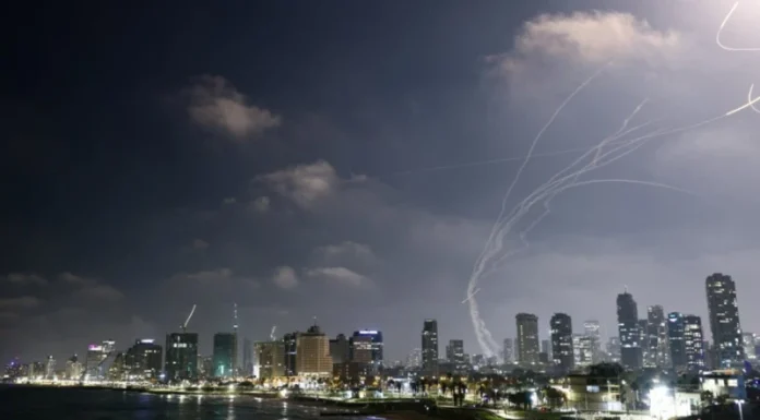 Irán lanza cientos de misiles a Israel este viernes