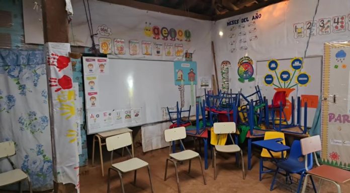 Pobladores del Cantón Loma El Chile en Yamabal Morazán buscan construir una escuela para sus niños.